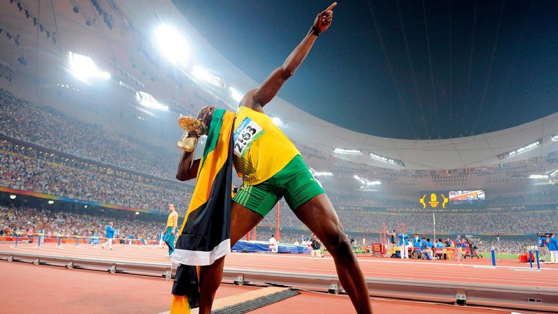 乔治娜圣诞豪赠劳斯莱斯，C罗笑容洋溢见证爱情与成功