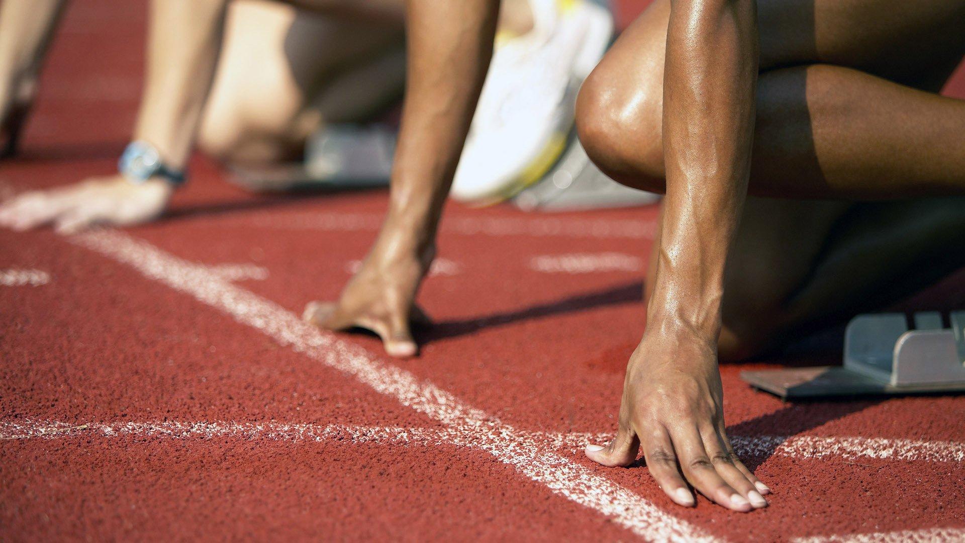 风暴之眼与玫瑰绽放，梅西戴帽+绝命点杀 迈阿密国际加冕队史首冠的史诗之夜